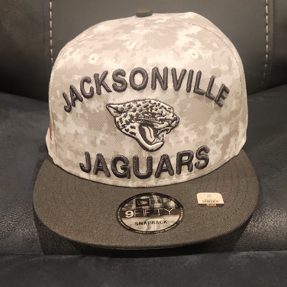 NWT- New Era Gray NFL Jacksonville Jaguars Salute To Service 9FIFTY Snapback